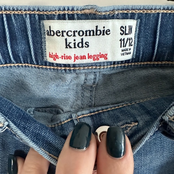 Abercrombie Kids High Rise Jean Leggings Size 11/12 - Picture 3 of 3